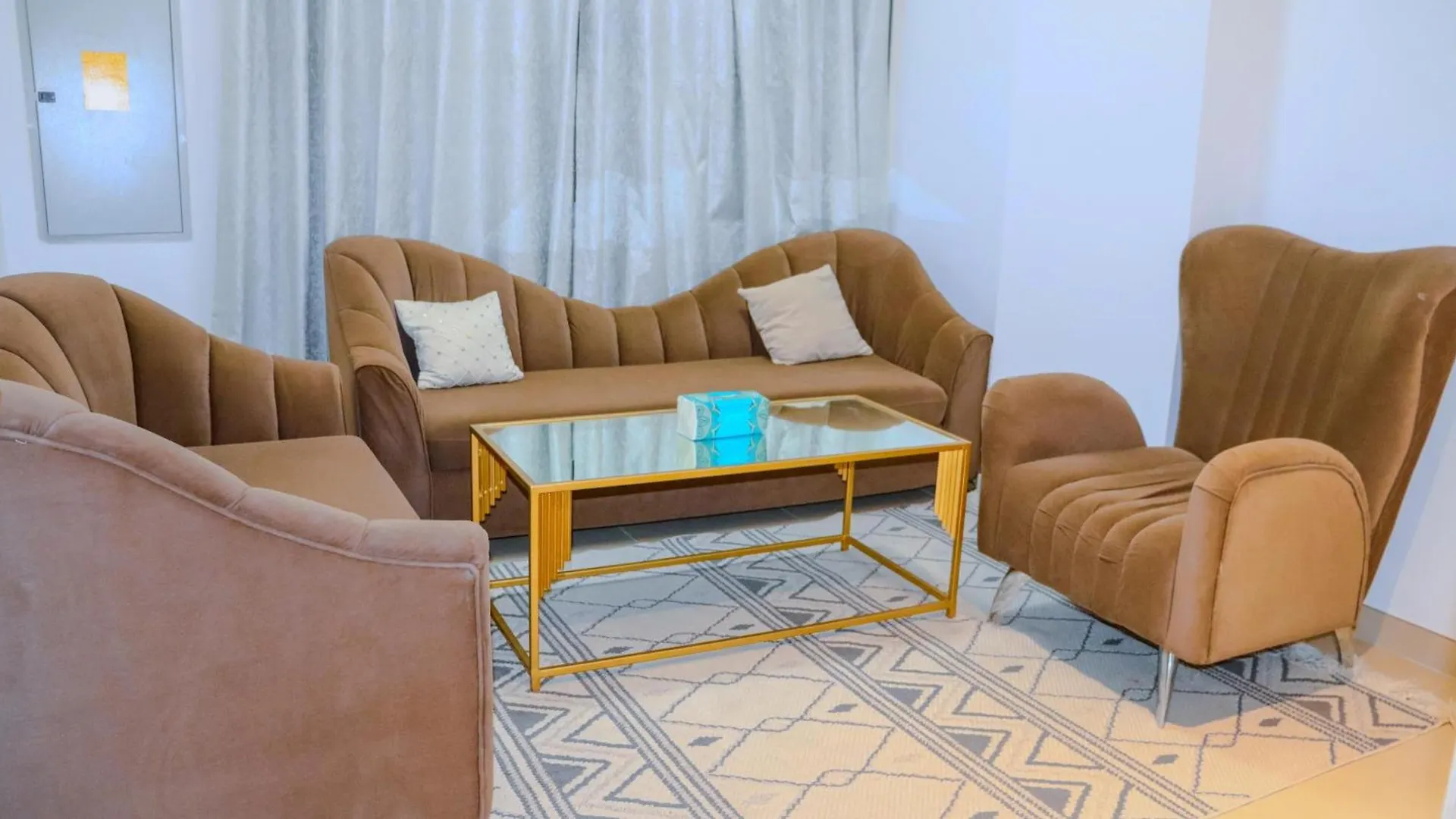 Holiday home Chic 1-Bedroom Apartment Hall With Wi-Fi Dubai