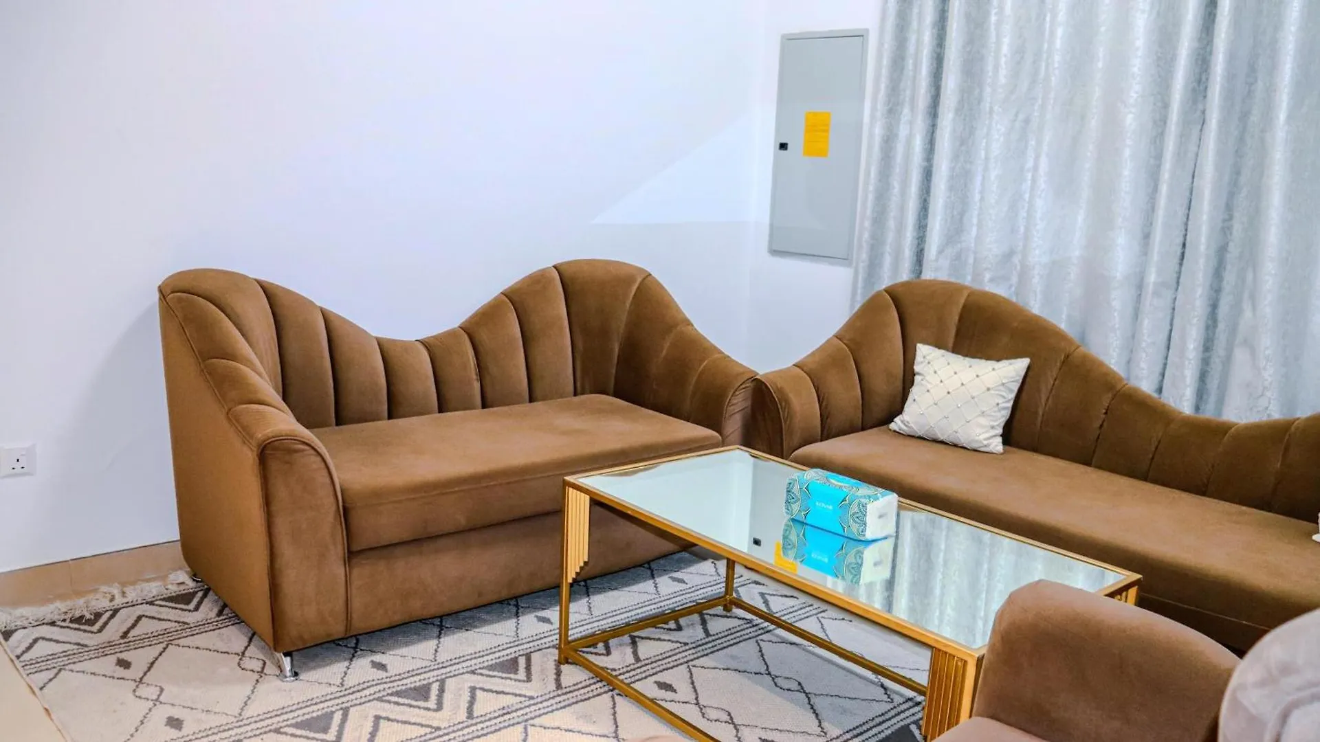 Chic 1-Bedroom Apartment Hall With Wi-Fi Dubai