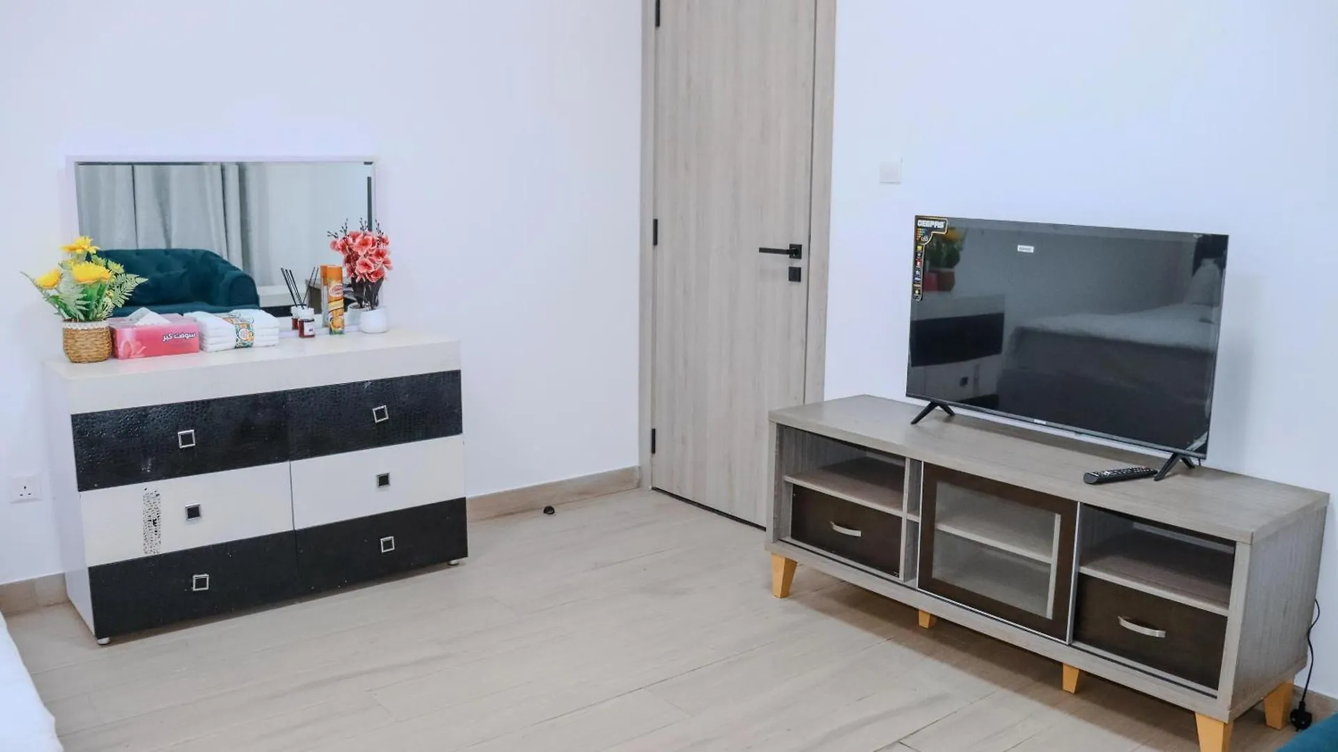 Chic 1-Bedroom Apartment Hall With Wi-Fi Dubai Holiday home