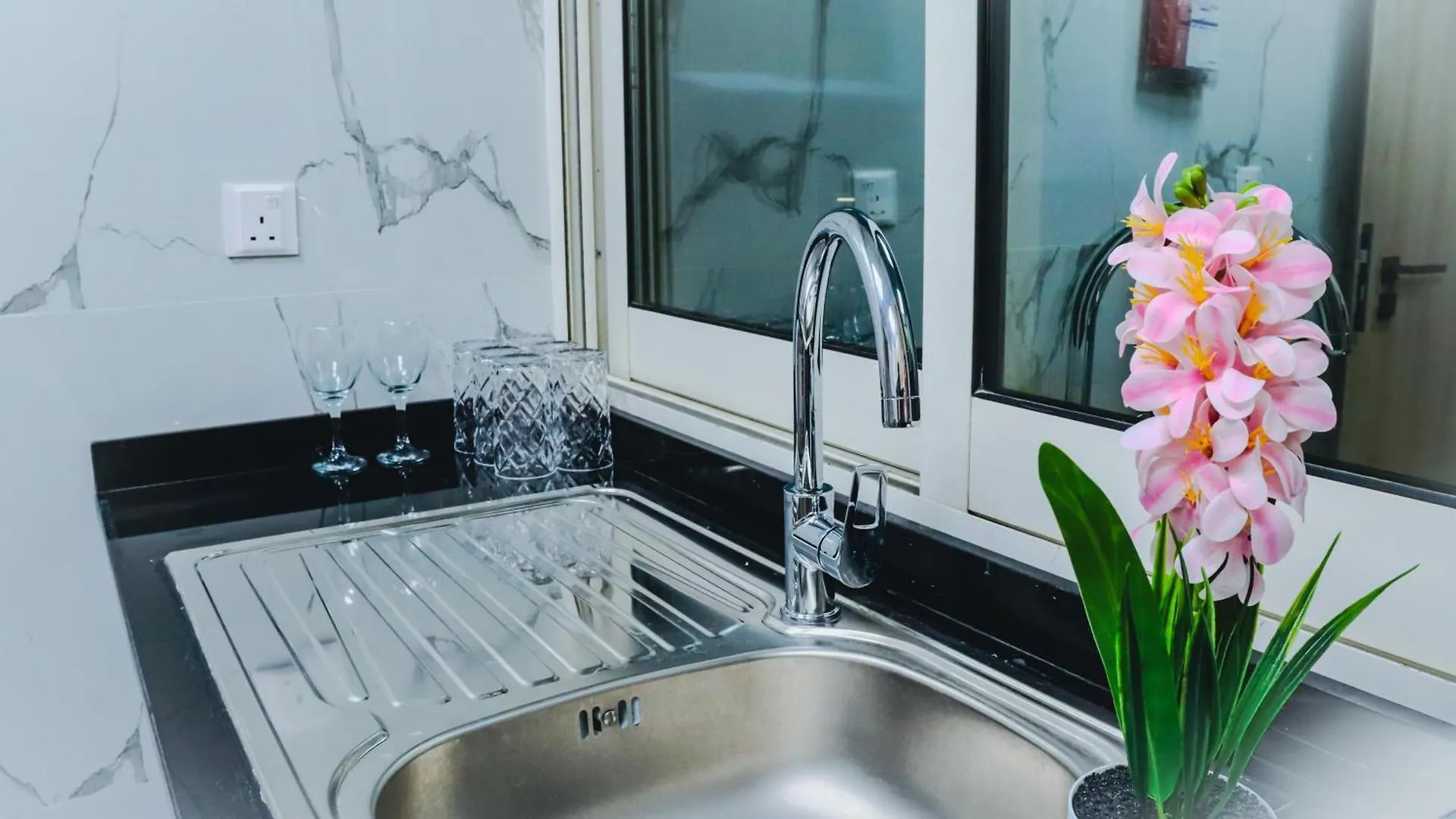 Chic 1-Bedroom Apartment Hall With Wi-Fi Dubai 0*,  United Arab Emirates