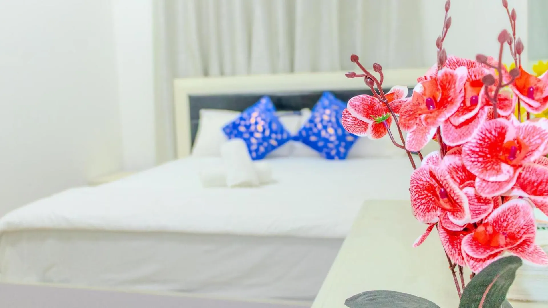 Chic 1-Bedroom Apartment Hall With Wi-Fi Dubai